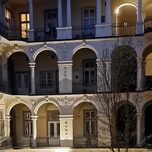Your Gorgeous And Spacious Dream Free Parking Apartment